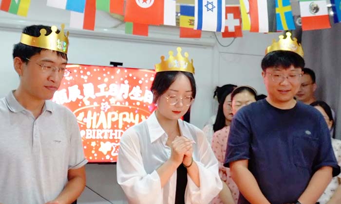 八(ba)月員工生(sheng)日(ri)會.jpg